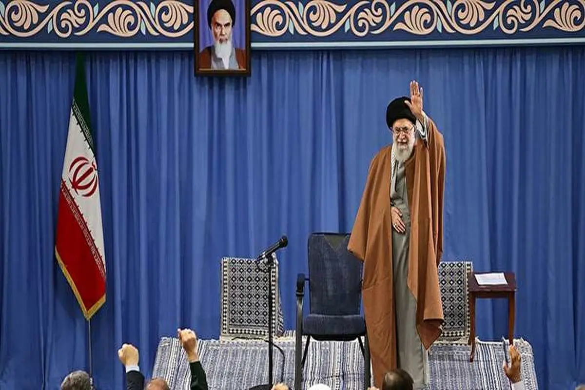 رهبر انقلاب:امنیتی که ما در آن زندگی میکنیم به قیمت خون بهترین جوانان ما به دست میآید