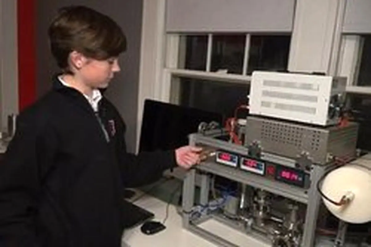 یک نوجوان ۱۴ ساله راکتور هسته‌ای ساخت!