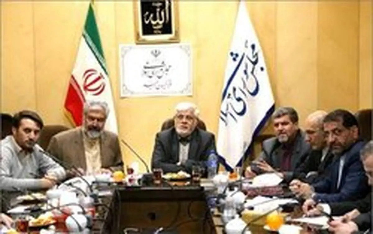 انتقاد عارف از تلاش عدهای برای تضعیف اقتدار ظریف