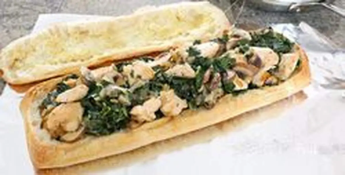 طرز تهیه ساندویچ مرغ و قارچ با ۲ دستور متفاوت