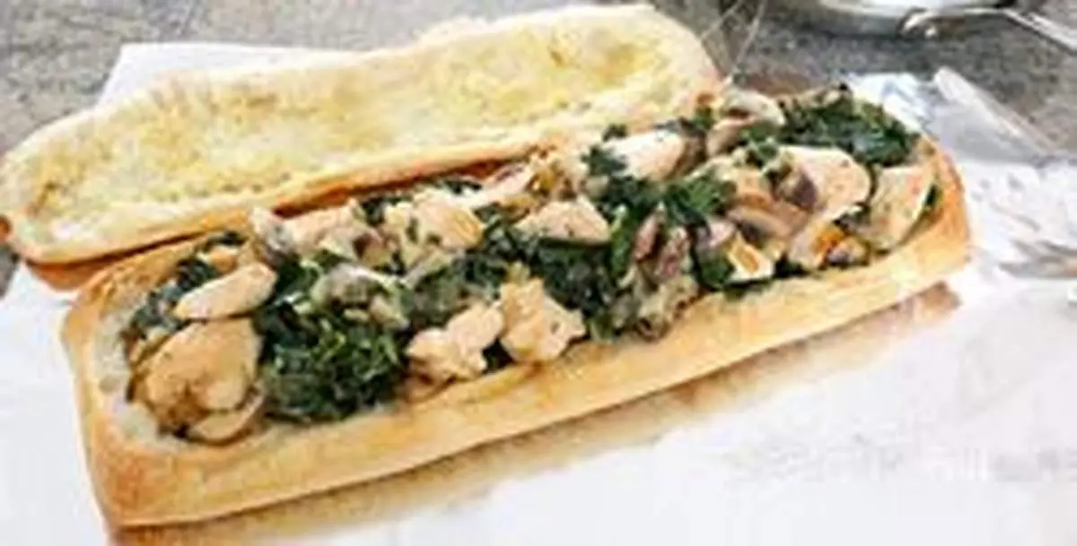طرز تهیه ساندویچ مرغ و قارچ با ۲ دستور متفاوت