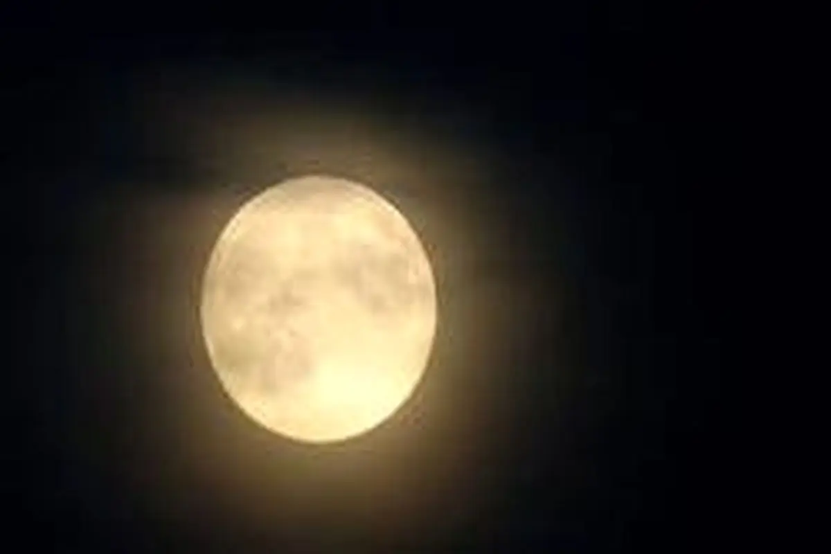 "ماه برفی" در آسمان شامگاهی آخرین روز بهمن