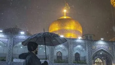 بارش برف حرم منور رضوی را سپیدپوش کرد +عکس