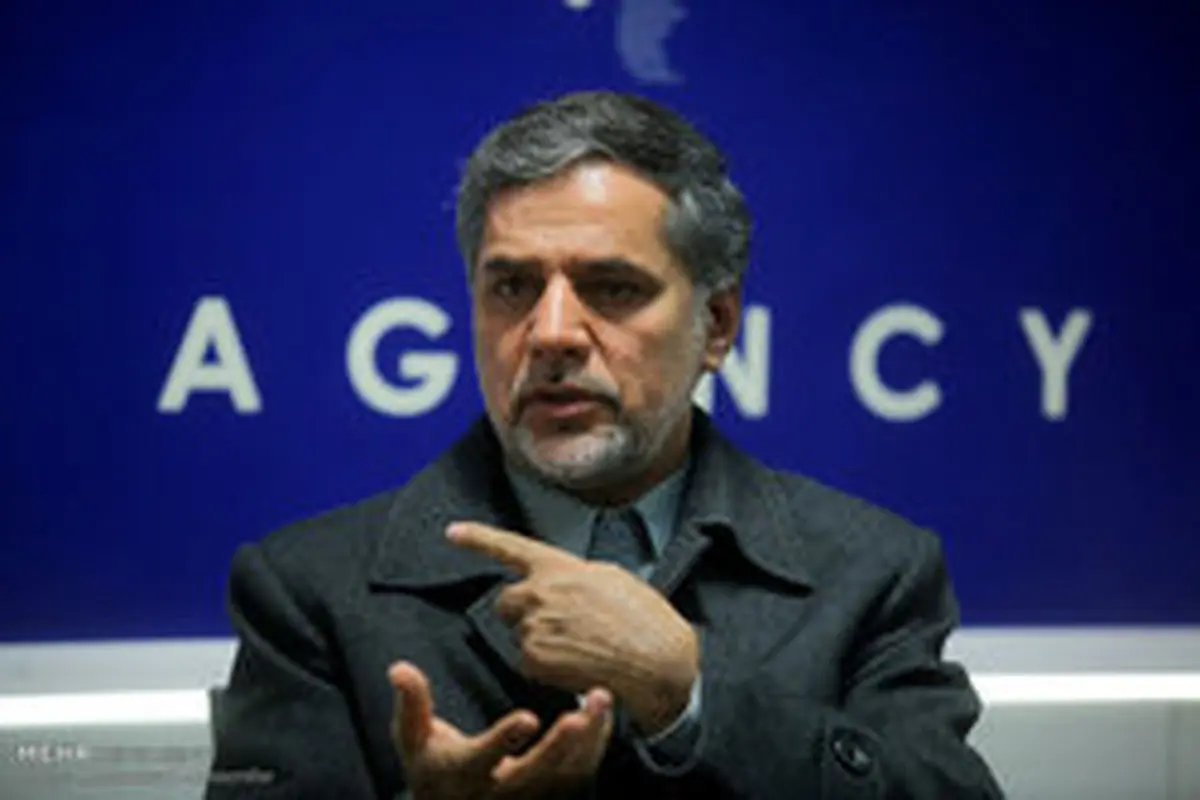 نقوی حسینی: روحانی از پاسخگویی فرار می‌کند