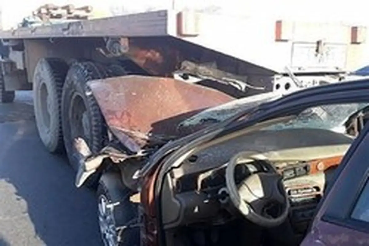 راننده سمند پس از تصادف شدید در خودرو حبس شد +تصاویر