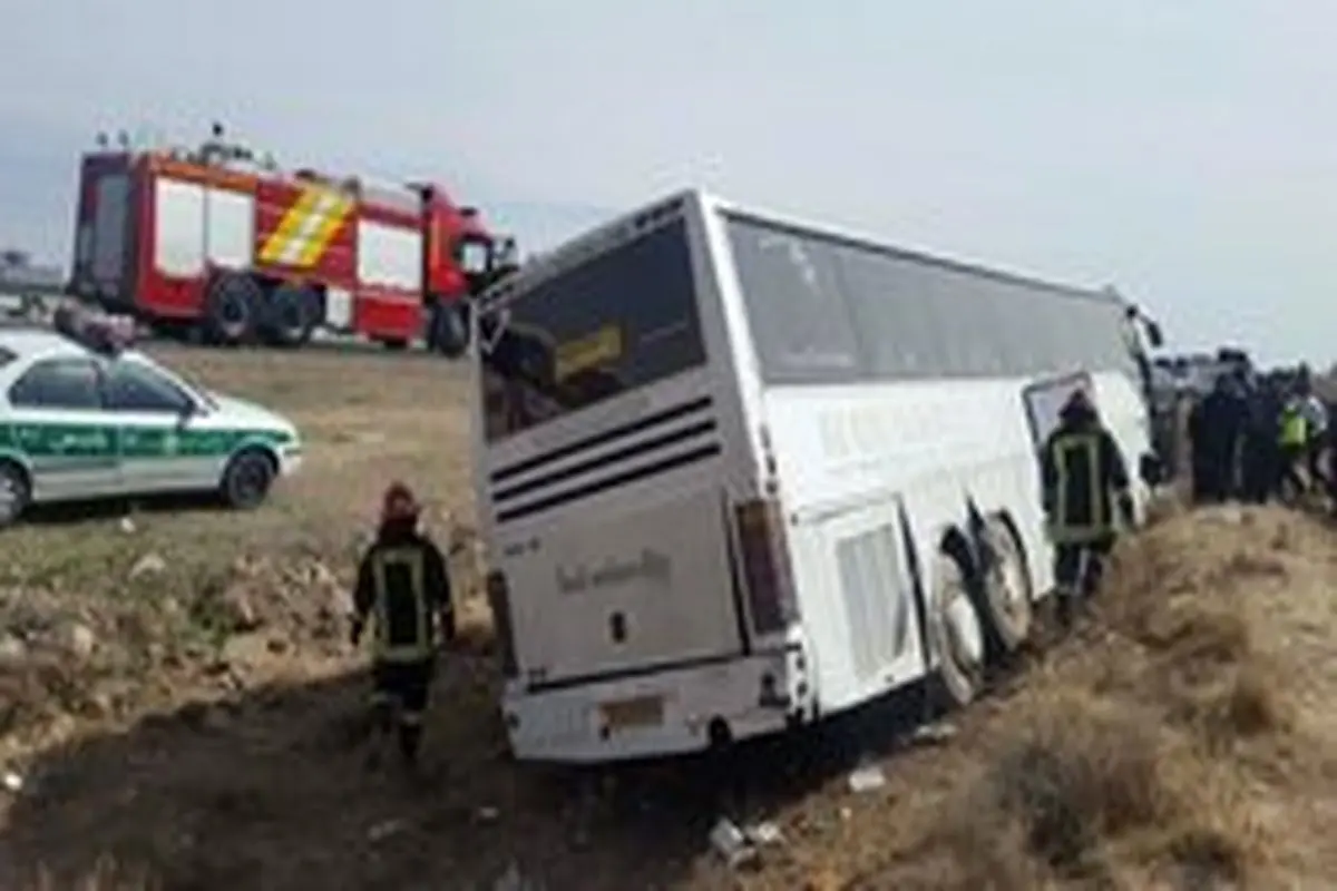واژگونی مرگبار اتوبوس در اتوبان قم