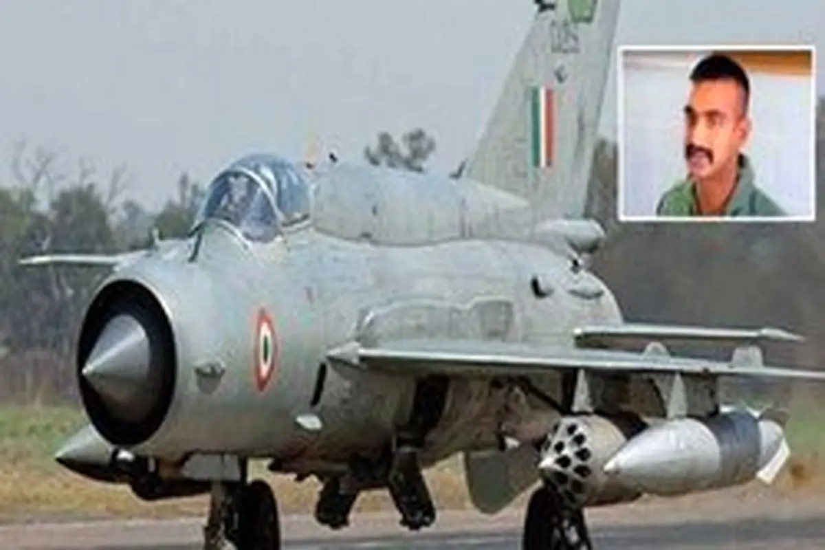 پاکستان، خلبان جنگنده هندی را تحویل داد