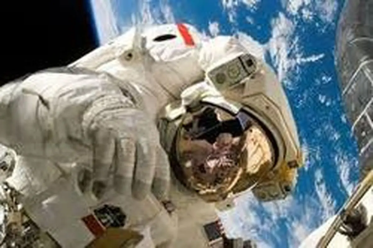 سرعت چرخش فضانوردان به دور زمین چقدر است؟