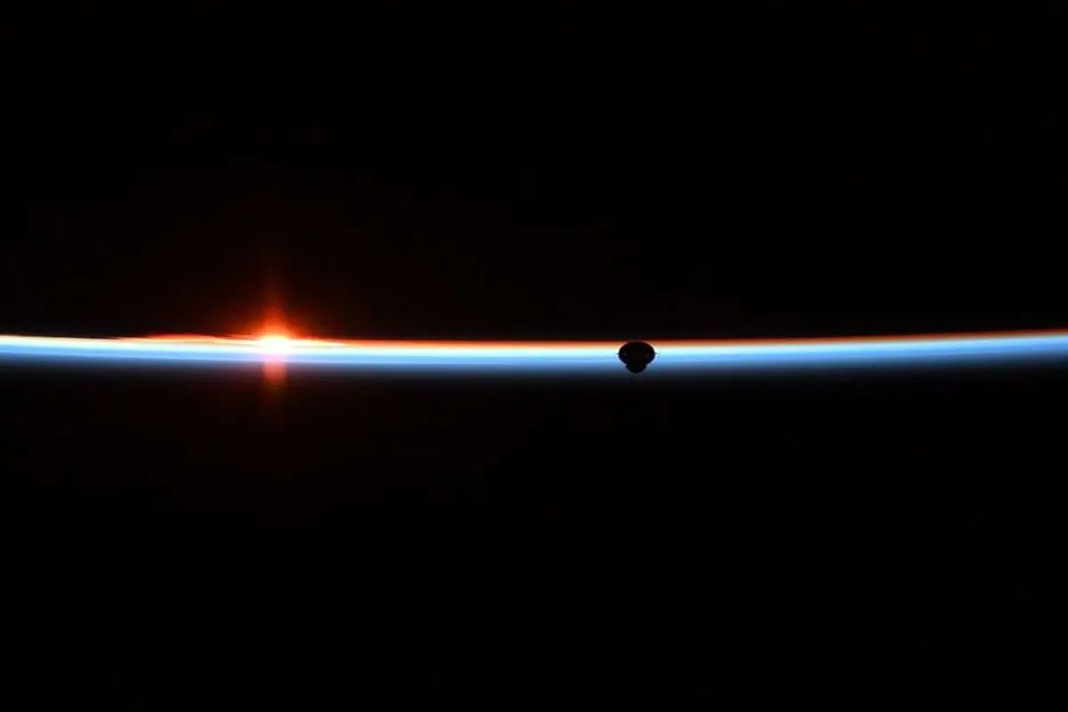 لحظه نزدیک شدن "دراگون" به ایستگاه فضایی بین‌المللی