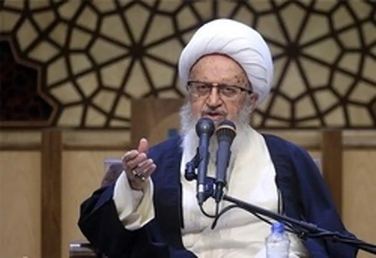 آیت‌الله مکارم: خیانت و دروغ مسئولان کاخ باشکوه اعتماد را فرو مى‌ریزد
