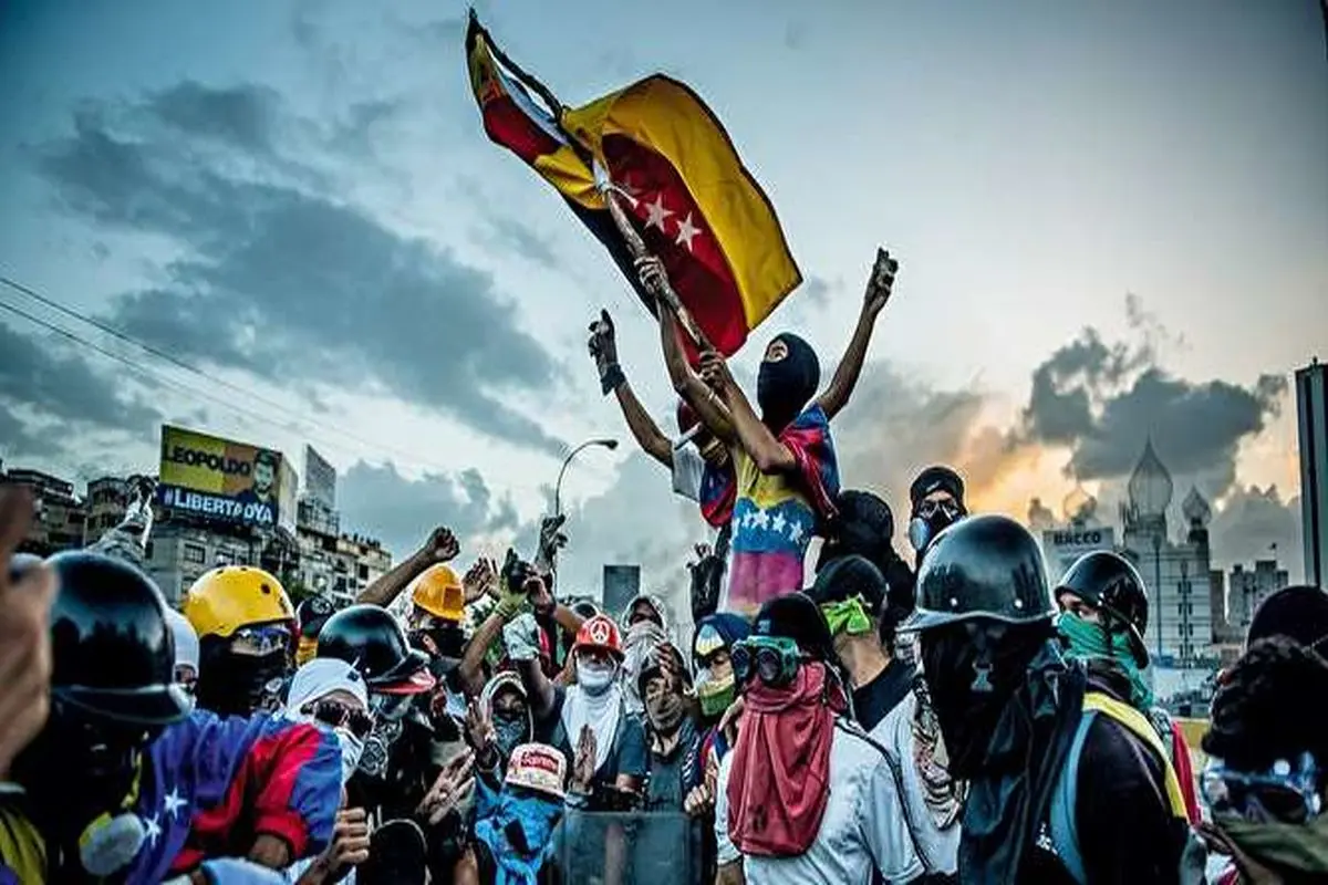 مادورو: به غائله اقلیت دیوانه پایان می‌دهم/ گوایدو: این آغاز کار است