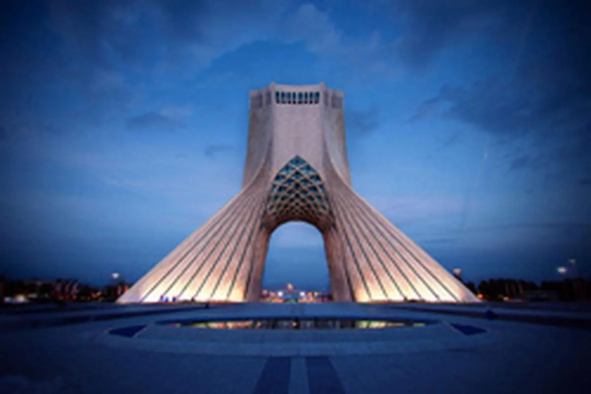 جشنواره ملی مردمی سوخته نگاری مقام پدر در برج آزادی