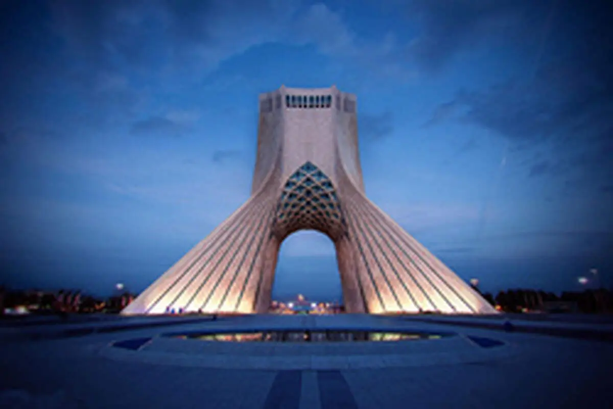 جشنواره ملی مردمی سوخته نگاری مقام پدر در برج آزادی