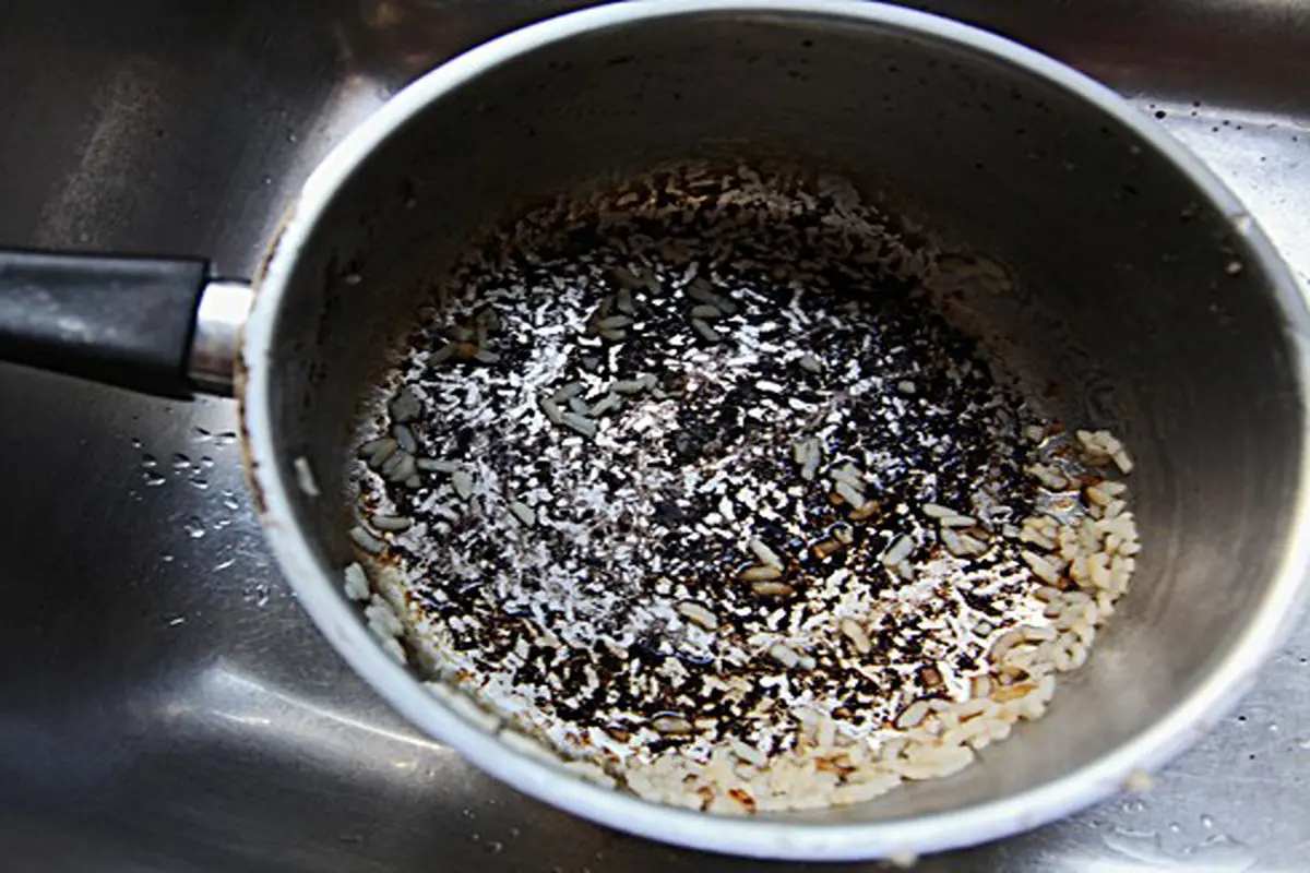 ۴ ترفند ساده برای از بین بردن بوی سوختگی برنج