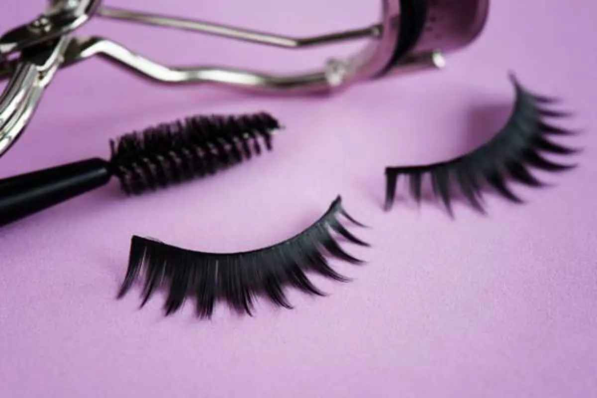 خطرات و عوارض مژه مصنوعی برای چشم و مژه‌ها