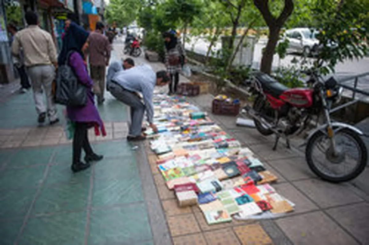 پاکسازی خیابان انقلاب از دستفروشان کتاب