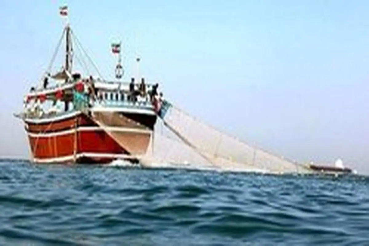 توقیف دو کشتی صید ترال در خلیج فارس توسط سپاه