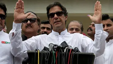انتقاد عمران خان از دو برابر شدن حقوق نمایندگان