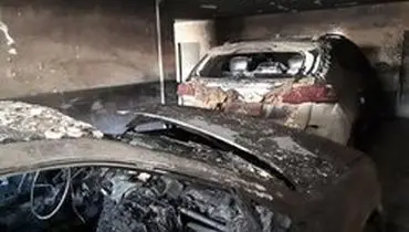 خودروی سمند در پارکینگ آپارتمان مسکونی در آتش سوخت