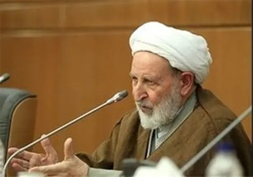 کدام علما از رفتار طلبه در درمانگاه قم انتقاد کردند؟