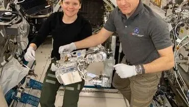۲ فضانورد ایستگاه فضایی بین‌المللی در یک قاب