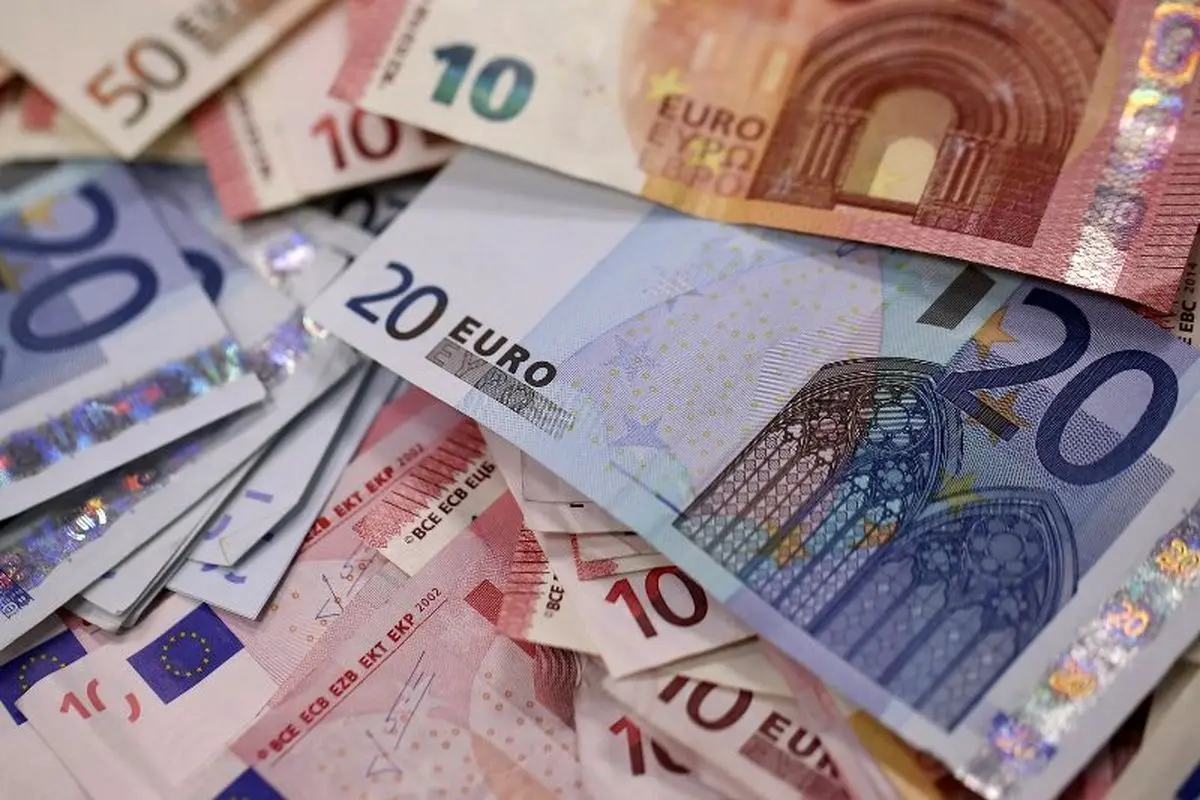 یورو و پوند گران شد/ دلار درجا زد