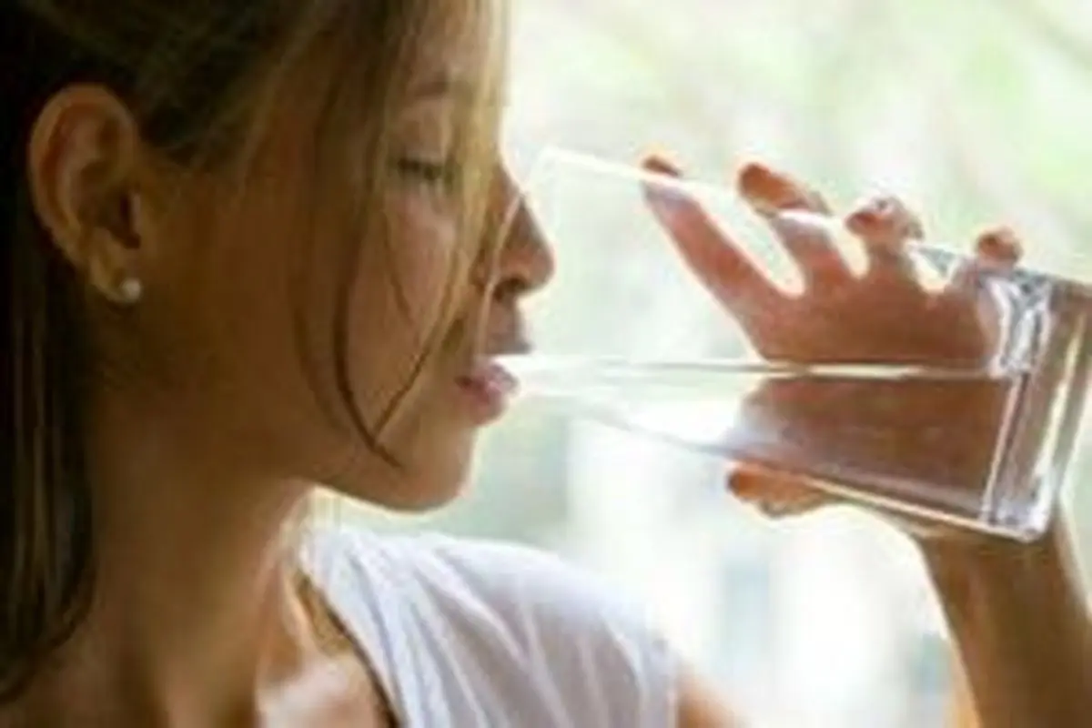 آیا با نوشیدن آب می‌توان لاغر شد؟
