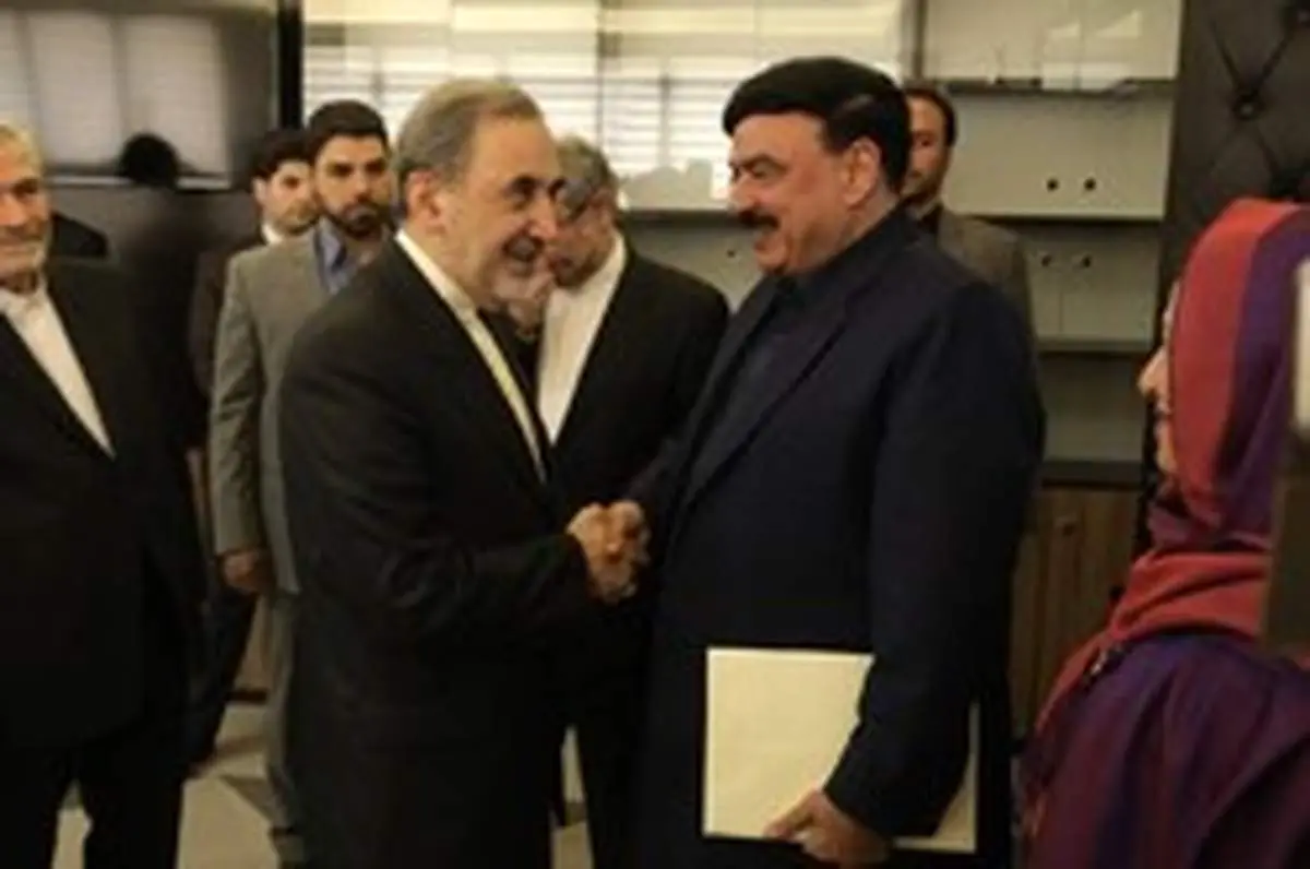 پیام کتبی رئیس‌جمهور و نخست وزیر پاکستان به رهبر انقلاب