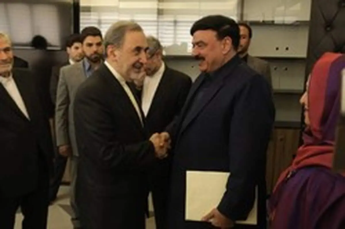 پیام کتبی رئیس‌جمهور و نخست وزیر پاکستان به رهبر انقلاب