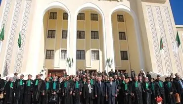 قضات به مخالفان بوتفلیقه پیوستند