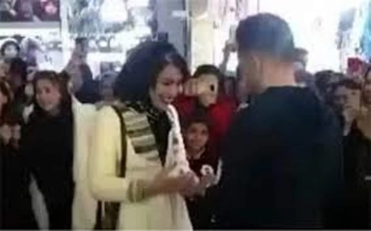 مگر خواستگاری در ملأ عام جرم است؟!
