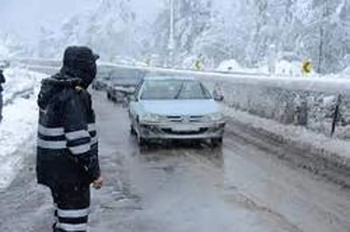 جادههای مازندران لغزنده و برفی شد