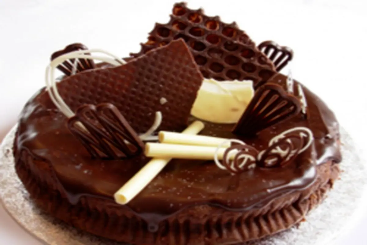 ۴ راه استفاده از شکلات در کیک شکلاتی