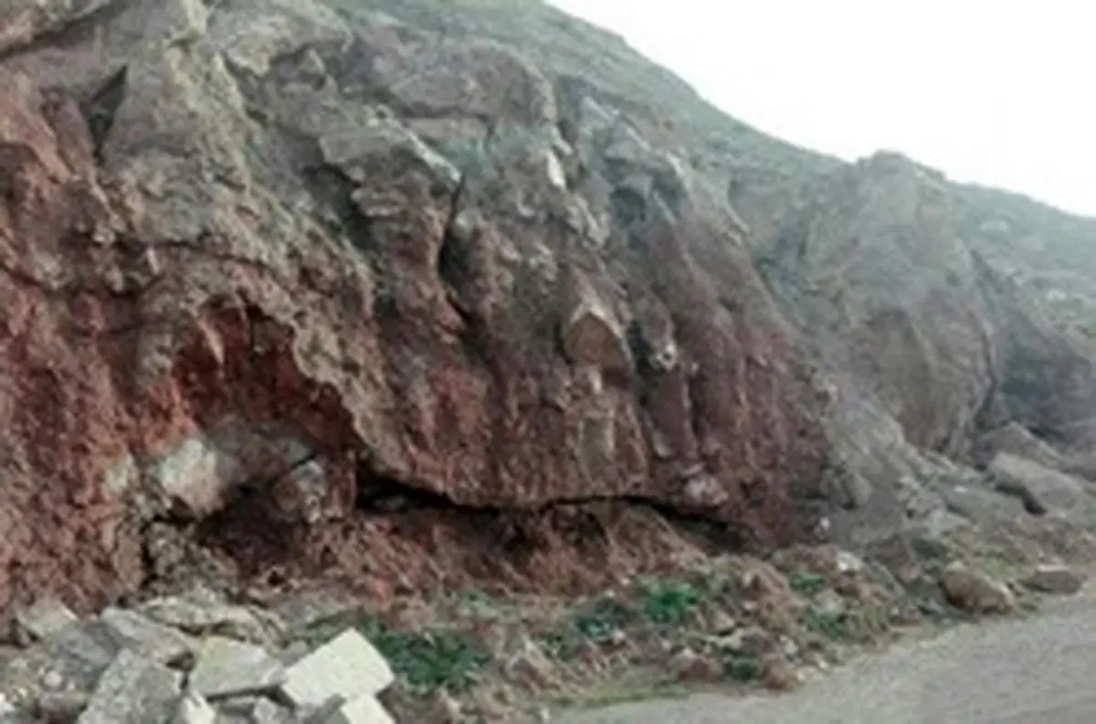 مرگ یک فوتبالیست براثر سقوط سنگ در جاده فیروزکوه
