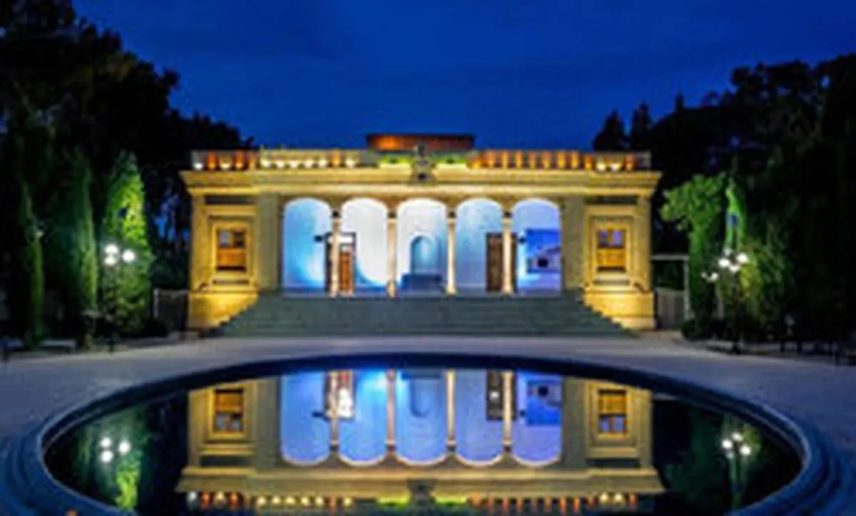 نگینی درخشان در دل شهر خشت و خاطره + عکس