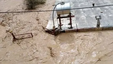 سیل لرستان به پشت بام خانه‌ها رسید + عکس