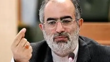 آشنا: ترامپ برای ایران شاخ و شانه می‌کشد