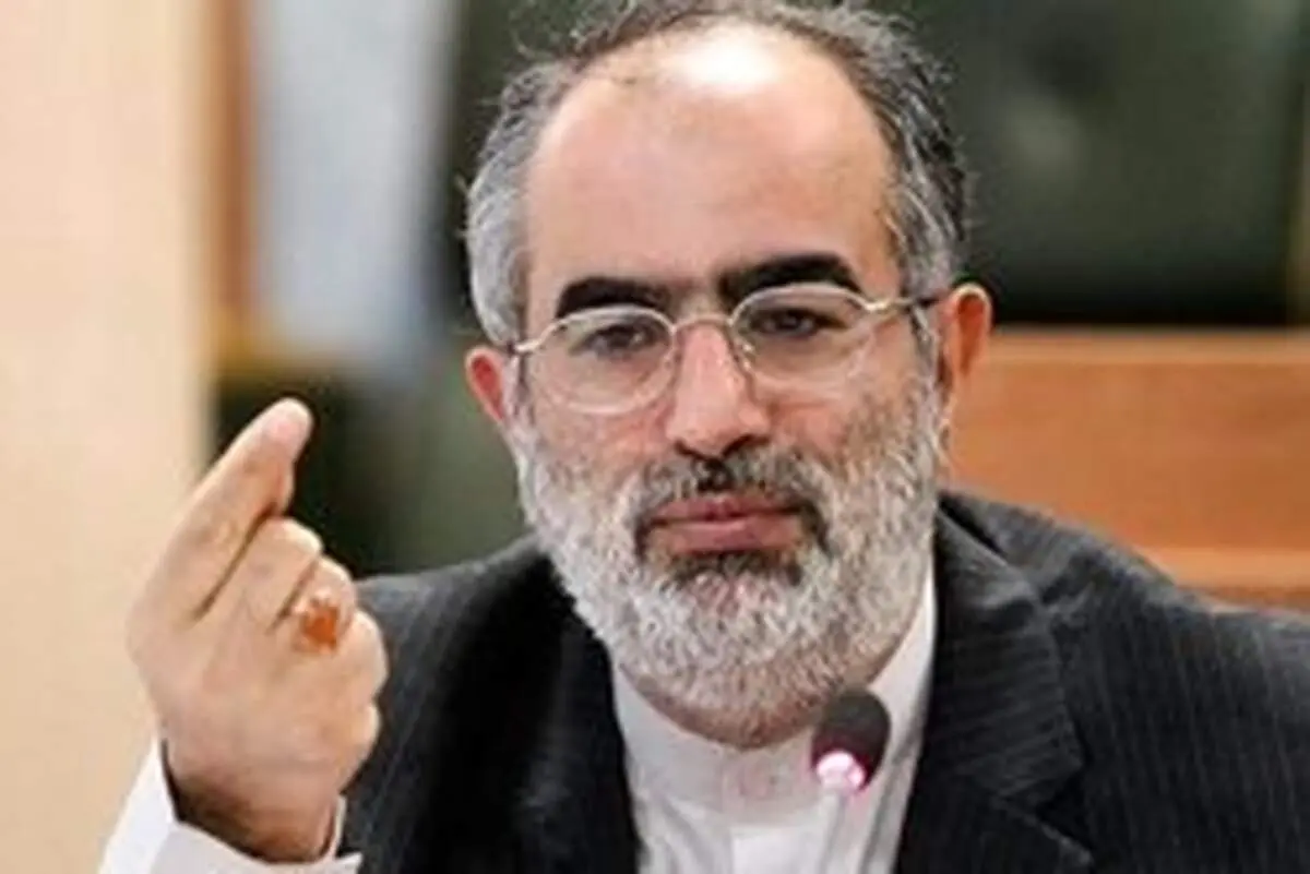آشنا: ترامپ برای ایران شاخ و شانه می‌کشد