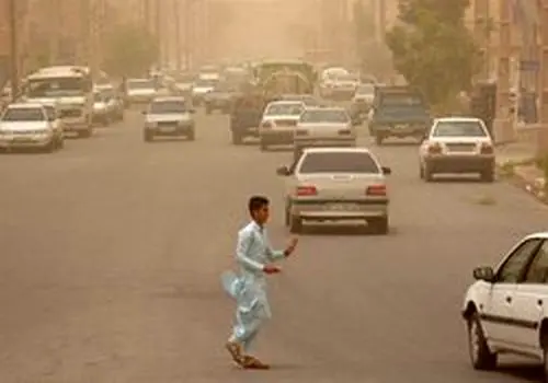 تصاویر و ویدئویی از طوفان شدید در سیستان؛ گرد و خاک نفس را گرفت