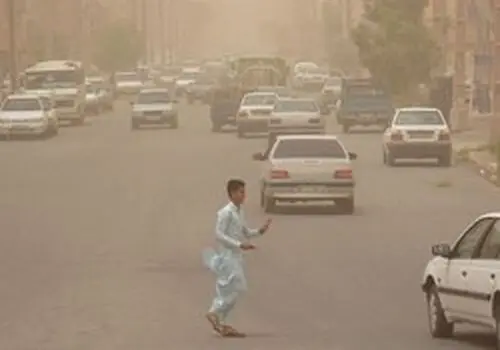 تصاویر و ویدئویی از طوفان شدید در سیستان؛ گرد و خاک نفس را گرفت