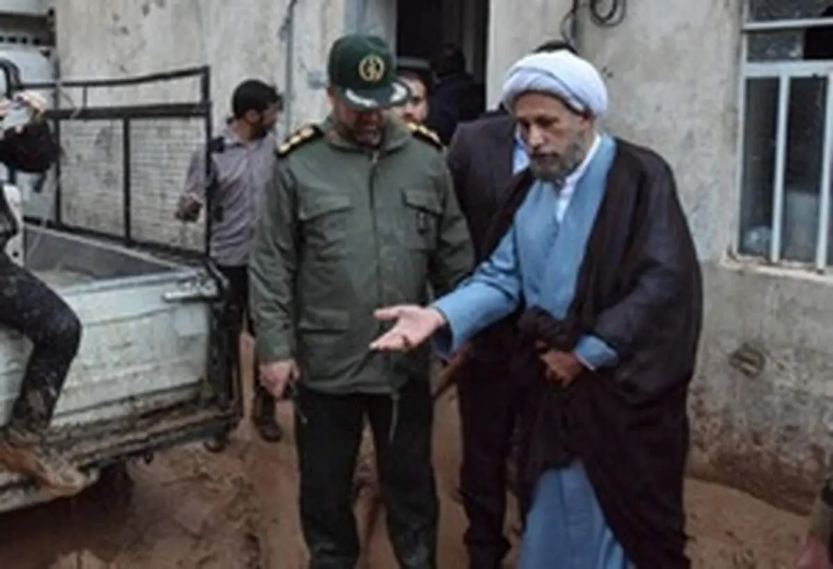 امام جمعه شیراز: در جریان امورِ ما، نفهم‌ها تصمیم می‌گیرند