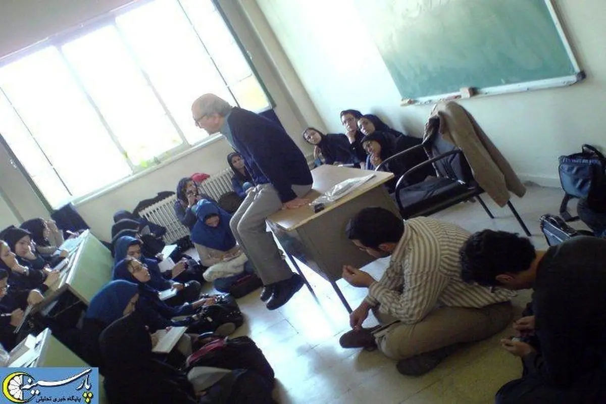 عکس: کلاس درس دکتر شفیعی کدکنی در دانشگاه