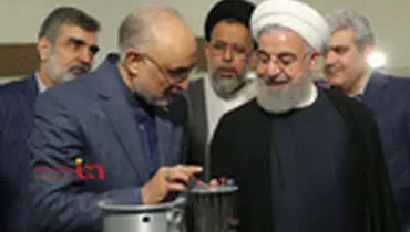 بازدید روحانی از نمایشگاه دستاوردهای فناوری هسته ای