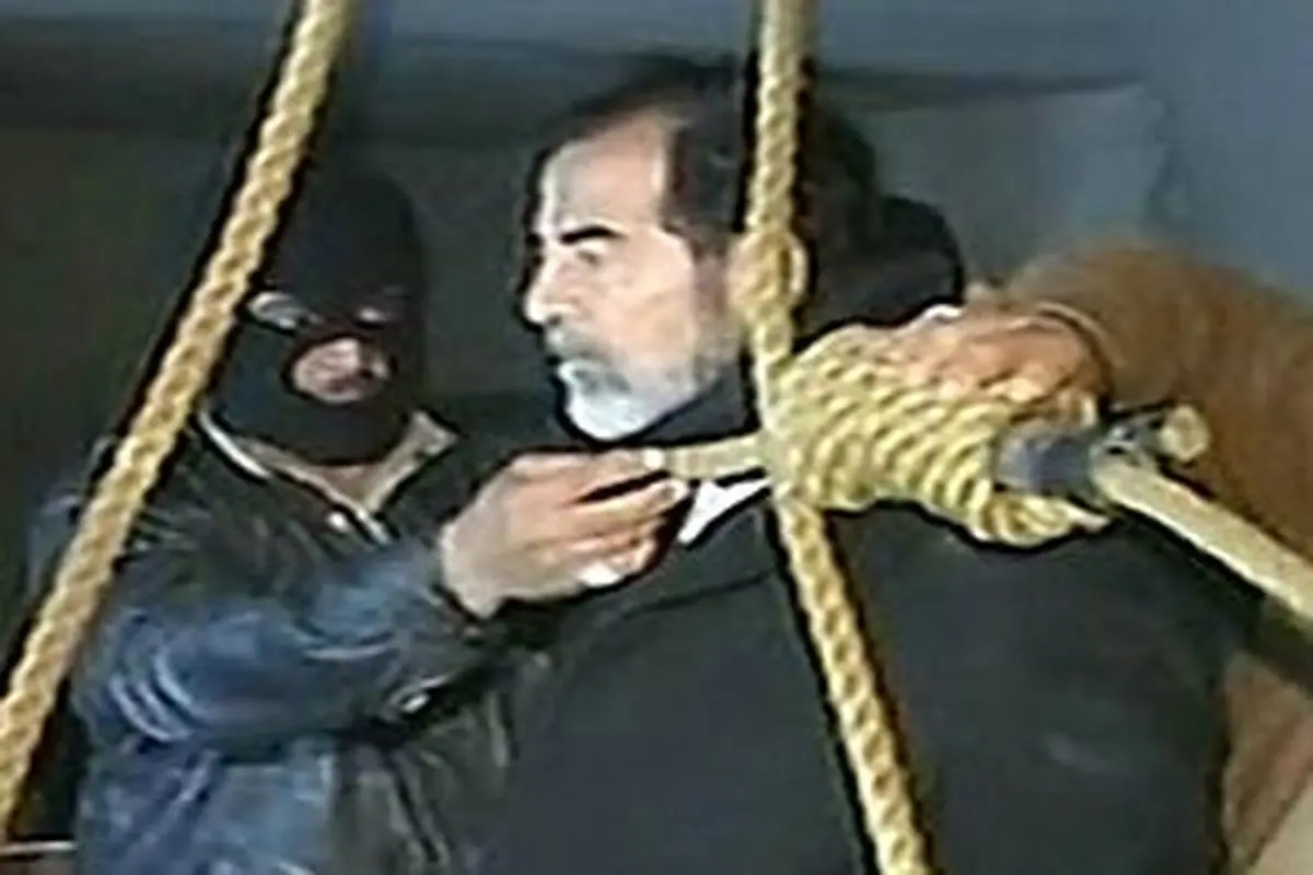 لحظاتی پس از اعدام صدام