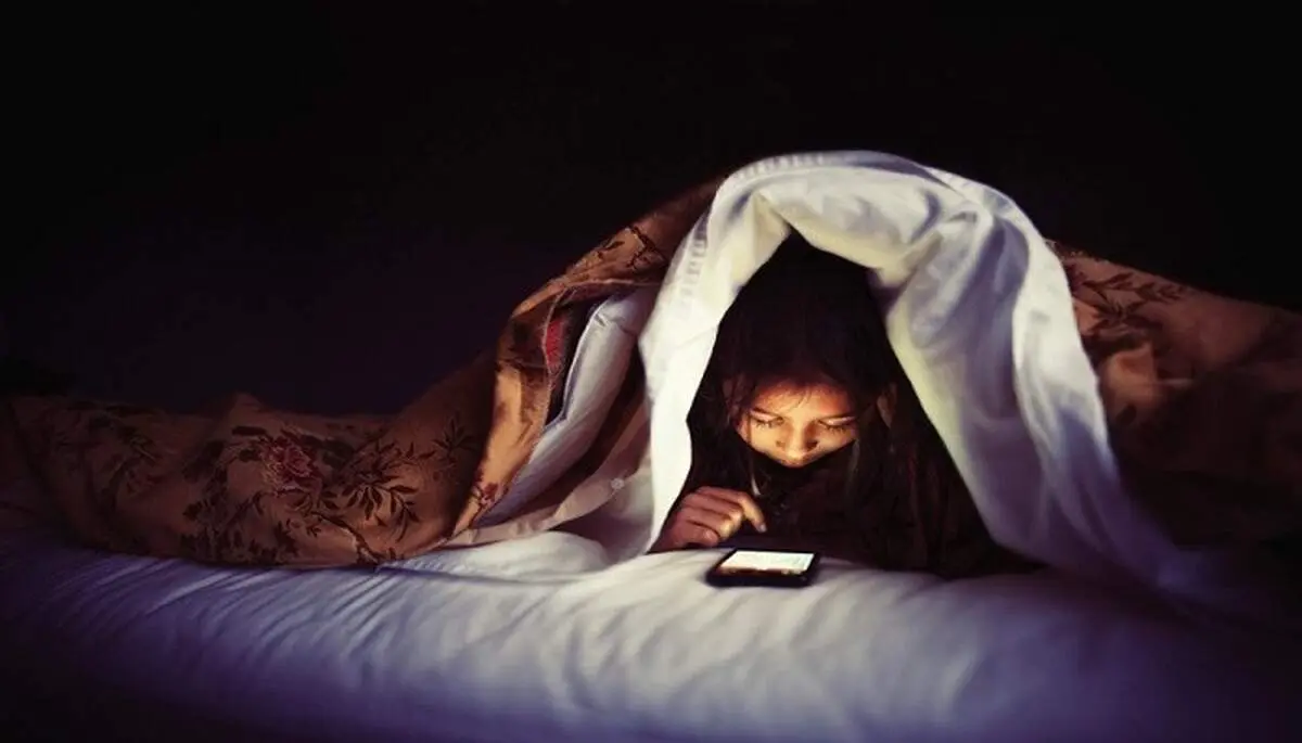آیا خیره شدن به صفحه نمایش قبل از خواب روی سلامت تأثیر دارد؟