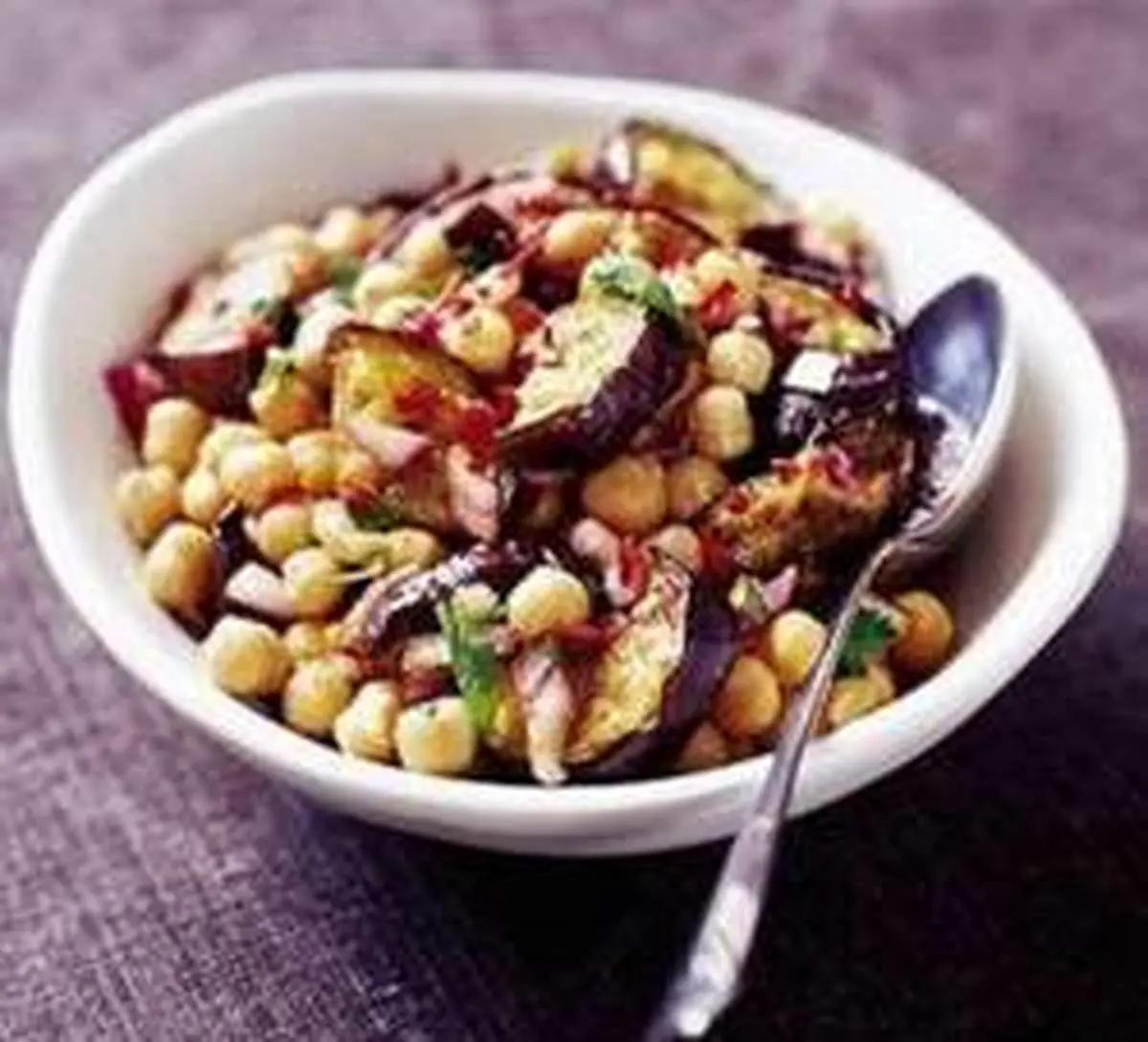 طرز تهیه “سالاد گرم بادمجان و نخود”