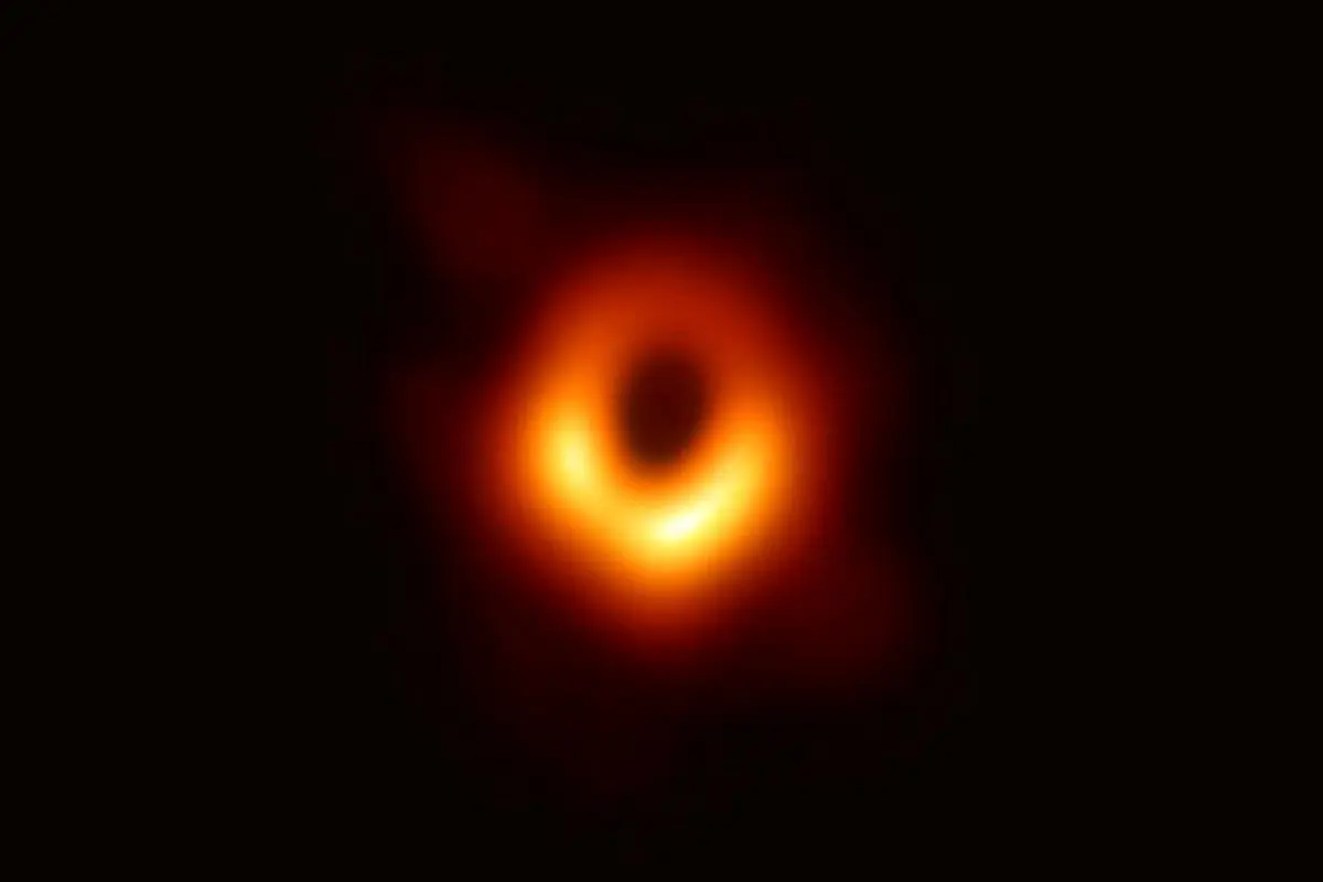تصویر تاریخی از یک سیاهچاله منتشر شد +عکس