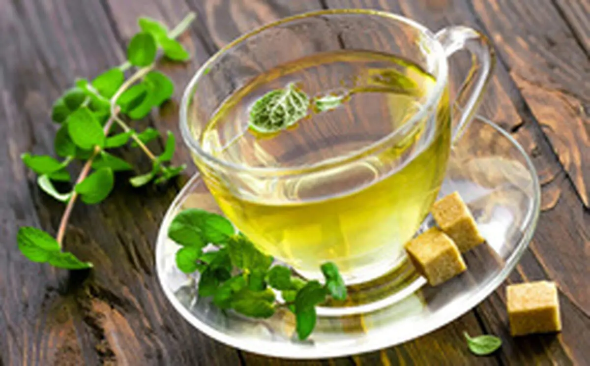 ۸ دمنوش گیاهی برای کاهش نفخ معده