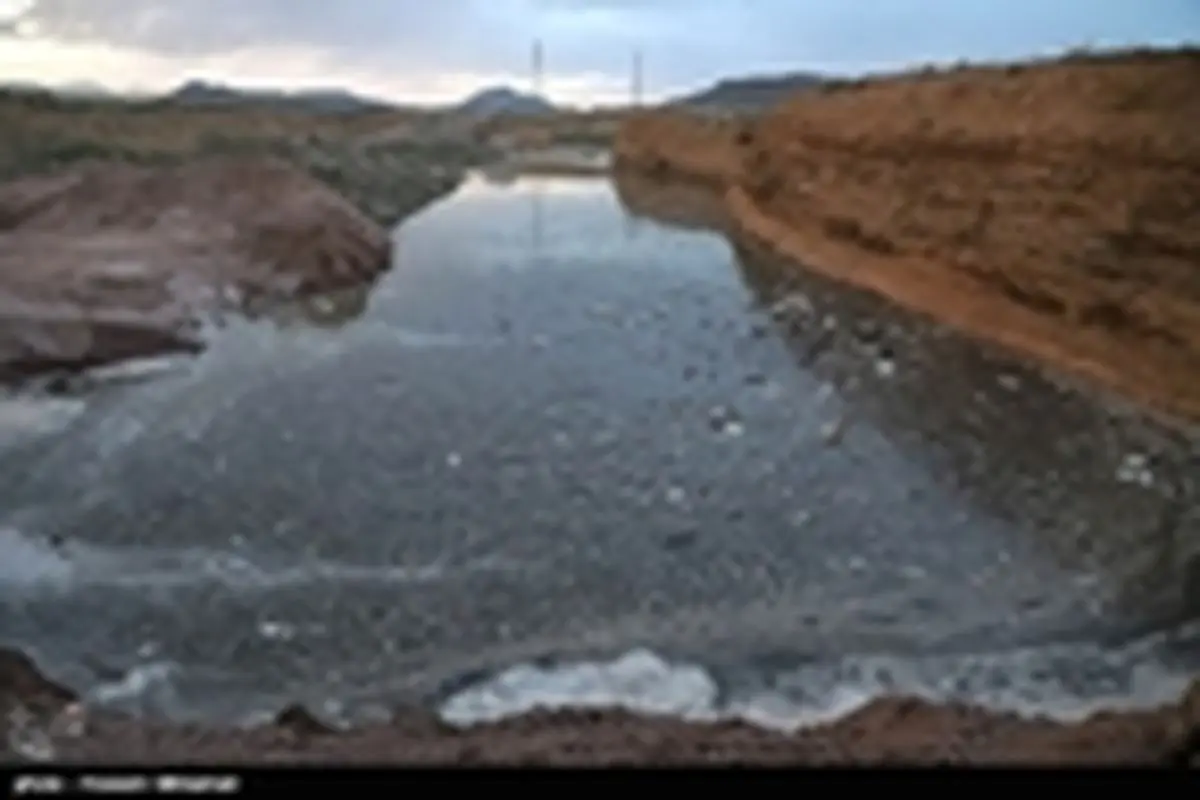 دفع زباله در مسیر آبهای سطحی و سد های خاکی تاکستان- قزوین