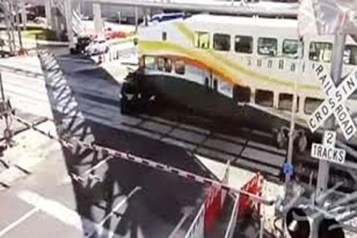 تصادف قطار با خودرو
